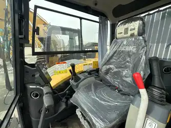 Generation-XCMG XE60 Mini excavators-interior