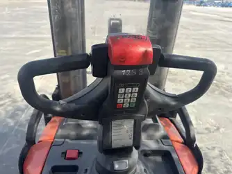 Generation-Toyota Staxio SPE Pallet stackers-interior