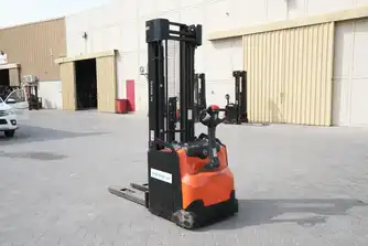 Generation-Toyota Staxio SWE Pallet stackers-exterior