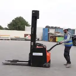 Generation-Toyota Staxio SWE Pallet stackers-video
