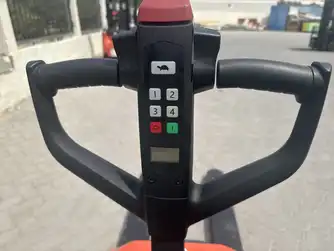 Generation-Toyota Tyro LHE Pallet trucks-interior