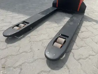 Generation-Toyota Tyro LHE Pallet trucks-attachments