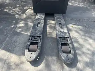 Generation-Toyota Levio LPE Pallet trucks-attachments