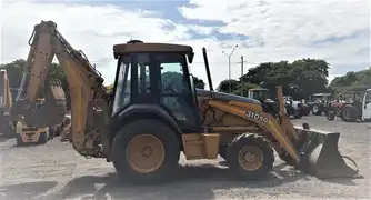 Generation-Bell-3SG-Backhoe-loaders-exterior