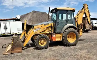 Generation-Bell-3SG-Backhoe-loaders-exterior