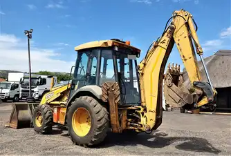 Generation-Bell-3SG-Backhoe-loaders-exterior