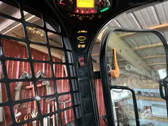 Generation-Bobcat-S850-Skid-steer-loaders-interior