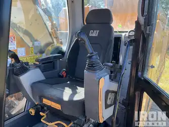 Generation-Cat-352-Large-excavators-interior