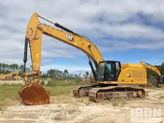 Generation-Cat-352-Large-excavators-exterior