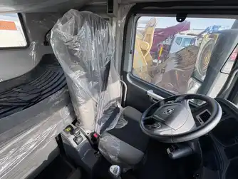Generation-XCMG-NXG4-Trailer-trucks-interior