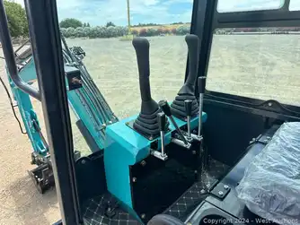 Generation-AGT FF13 Mini excavators-interior