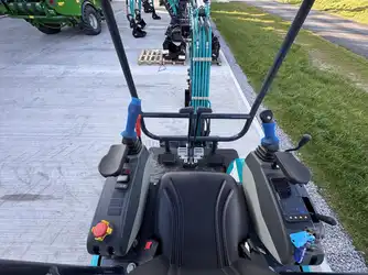 Generation-Sunward SWE18 Mini excavators-interior