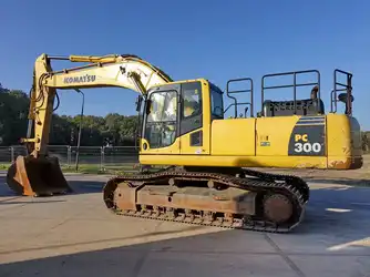 Generation-Komatsu PC300 Medium excavators-exterior