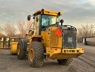 Generation-John Deere 524 Wheel loaders-exterior
