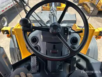Generation-John Deere 624 Wheel loaders-interior