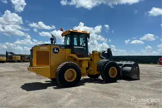 Generation-John Deere 624 Wheel loaders-exterior