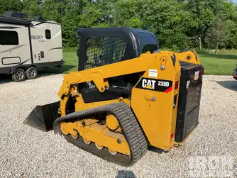 Generation-Cat 239 Compact track loaders-exterior