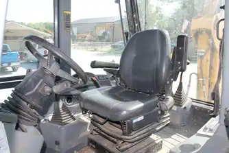 Generation-New holland 575 Backhoe loaders-interior