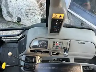 Generation-Terex 820 Backhoe loaders-interior
