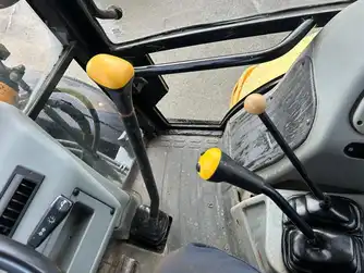 Generation-Terex 860 Backhoe loaders-interior