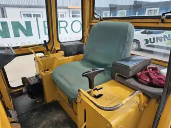Generation-Cat 931 Crawler loaders-interior