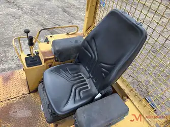 Generation-Cat 933 Crawler loaders-interior