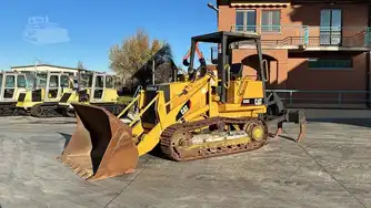 Generation-Cat 935 Crawler loaders-exterior