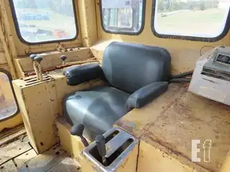 Generation-Cat 951 Crawler loaders-interior