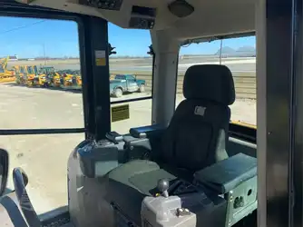 Generation-Cat 963 Crawler loaders-interior