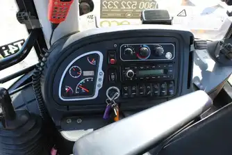 Generation-JCB 3CX Backhoe loaders-interior