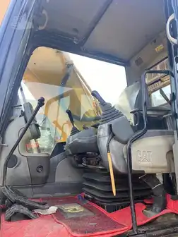 Generation-Cat 330 Medium excavators-interior