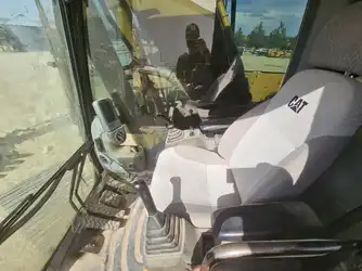 Generation-Cat 330 Medium excavators-interior