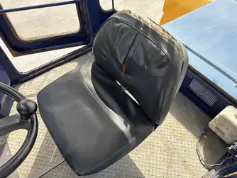 Generation-Komatsu  FD200 Forklifts-interior
