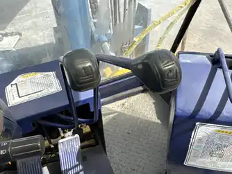 Generation-Komatsu  FD200 Forklifts-interior