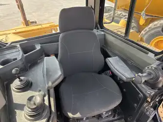 Generation-Cat D8 Crawler dozers-interior
