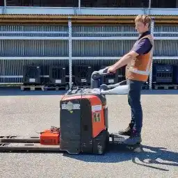 Generation-Toyota Levio LPE Pallet trucks-video