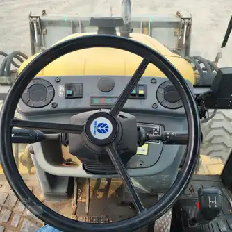 Generation-New holland 655E Backhoe loaders-interior