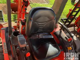 Generation-Kubota B26 Backhoe loaders-interior