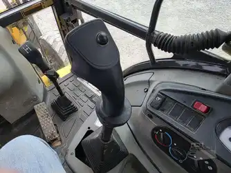 Generation-New holland B95 Backhoe loaders-interior