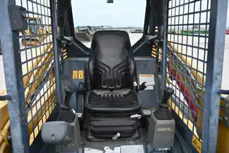 Generation-Gehl CTL65 Compact track loaders-interior