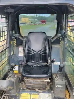 Generation-Gehl CTL70 Compact track loaders-interior