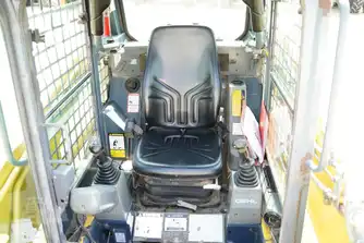 Generation-Gehl CTL75 Compact track loaders-interior