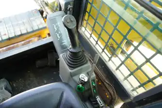 Generation-Gehl CTL75 Compact track loaders-interior