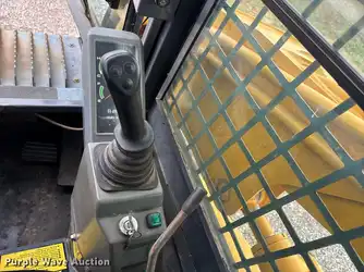 Generation-Gehl CTL80 Compact track loaders-interior