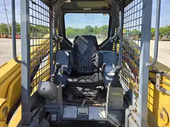 Generation-Gehl CTL85 Compact track loaders-interior