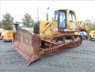 Generation-Komatsu D135 Crawler dozers-exterior