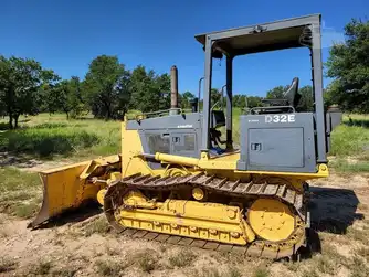 Generation-Komatsu D32 Crawler dozers-exterior