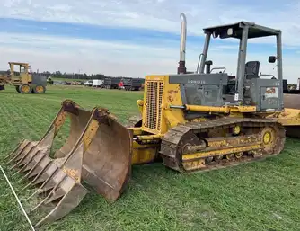 Generation-Komatsu D38 Crawler dozers-exterior
