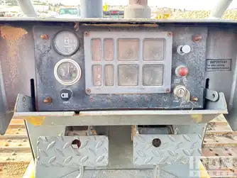 Generation-Komatsu D39 Crawler dozers-interior