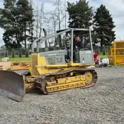 Generation-Komatsu D39 Crawler dozers-video